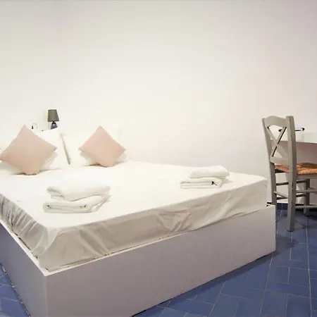 Vista Mare Hotel Naousa (Paros)